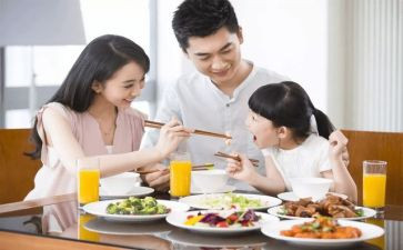 我吃饭的作文7篇
