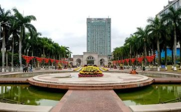 通往广场的路不止一条读后感8篇